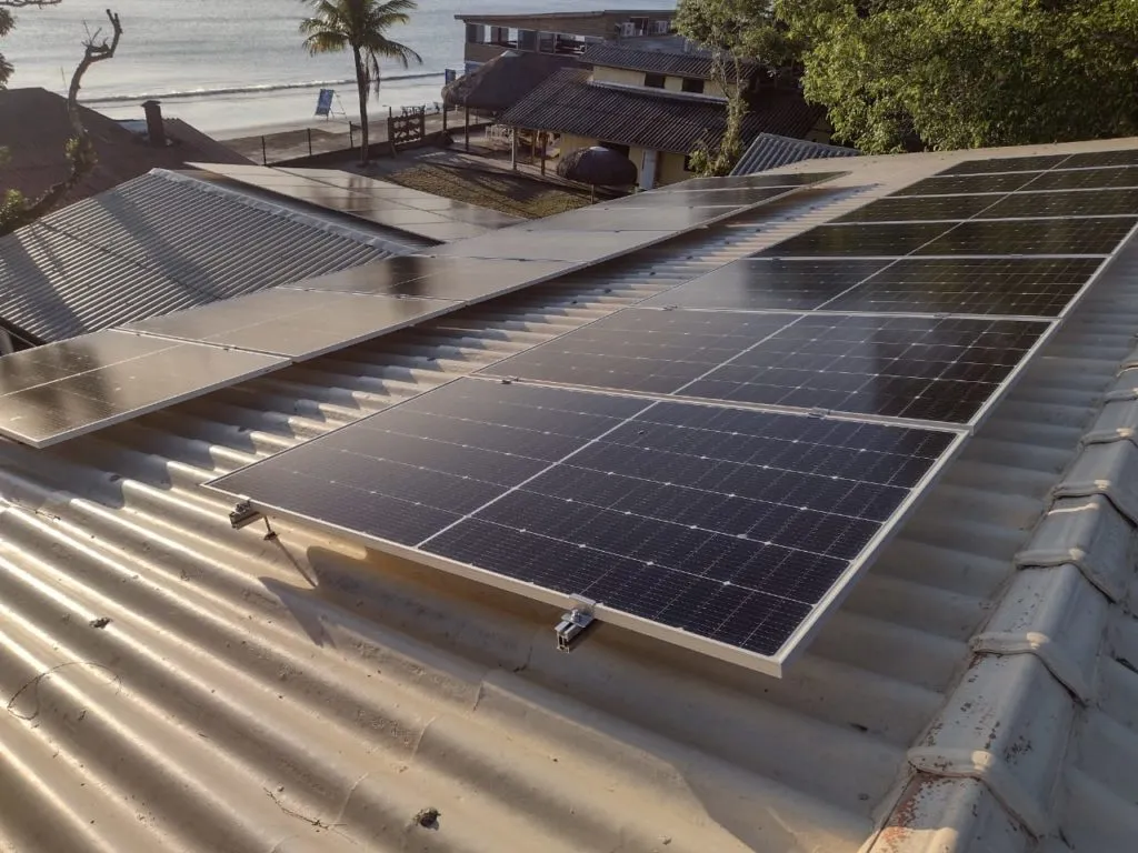 ilha-do-mel-inversor-solar-quad-hibrido